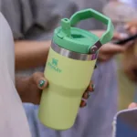 BOTELLA TERMICA STANLEY FLIP STRAW 591ML CITRON - Imagen 4